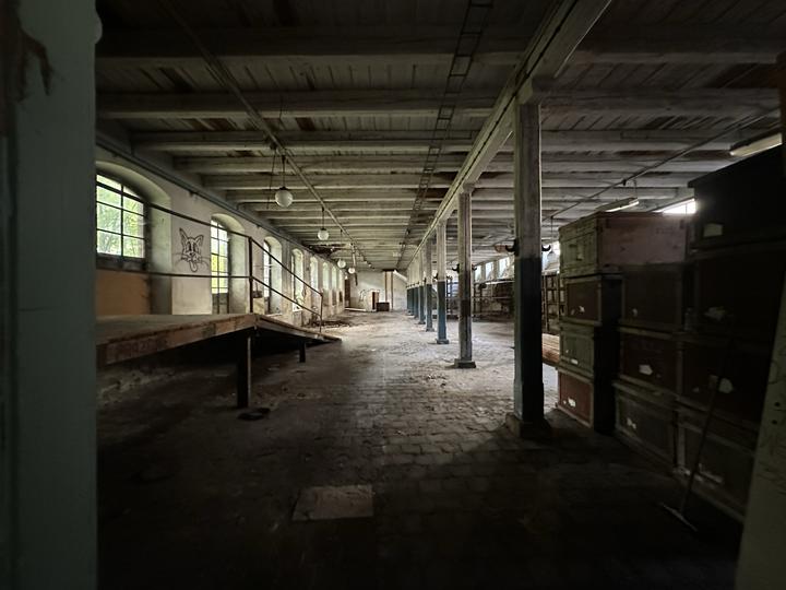 Long goods hall with a raised loading platform and cast columns